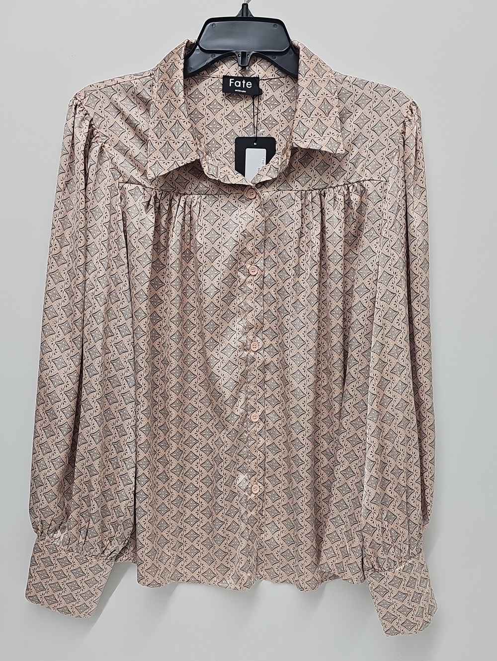 NWT Fate Blush Geometric Button-Down Shirt Size M